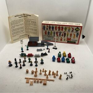 HO Scale Miniature Plastic Train Station Figures and Vehicles - Plasticville USA
